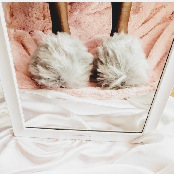 ASOS Faux Fur Slippers Gray Size 7-8 - Picture 6 of 6